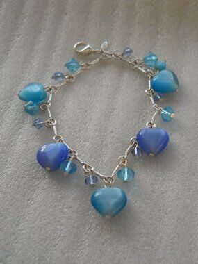 Avon - Cat's Eye Heart Bracelet   930